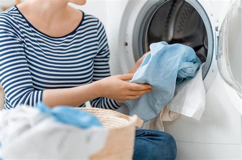 Cara Mengeringkan Pakaian di Mesin Cuci 1 Tabung